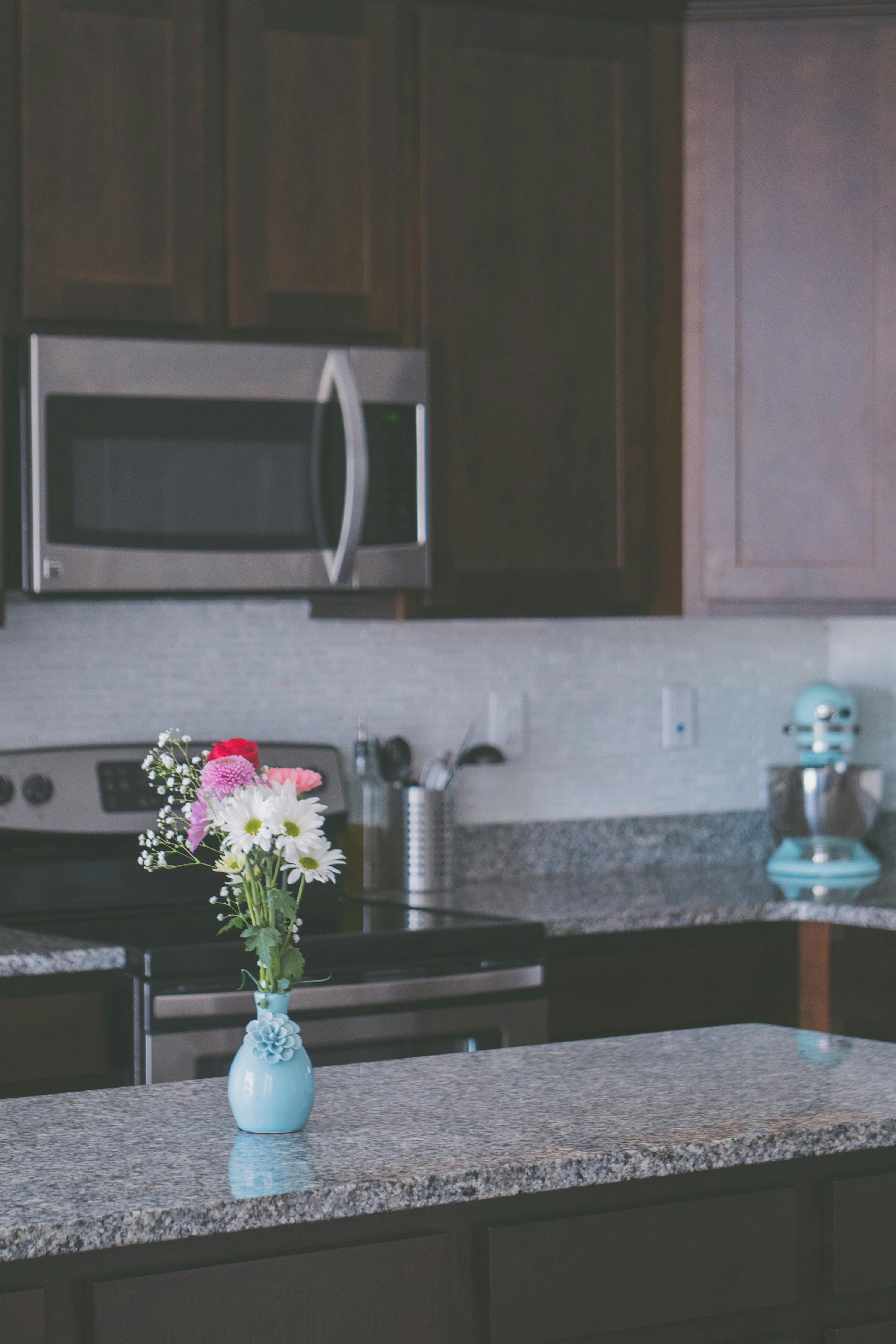 Kitchen & Dining